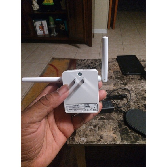 NETGEAR AC750 WiFi Range Extender (EX3700-100NAS) - Picture 2 of 6